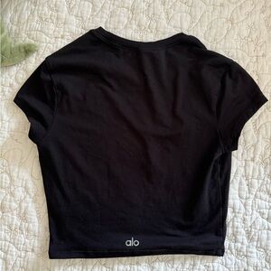 Alo Yoga Alosoft Crop Finesse Short Sleeve in Black XS